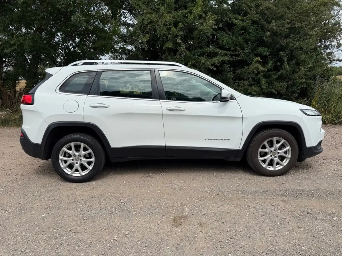2015-jeep-cherokee-20crd-longitude-138bhp-4wd-big-1
