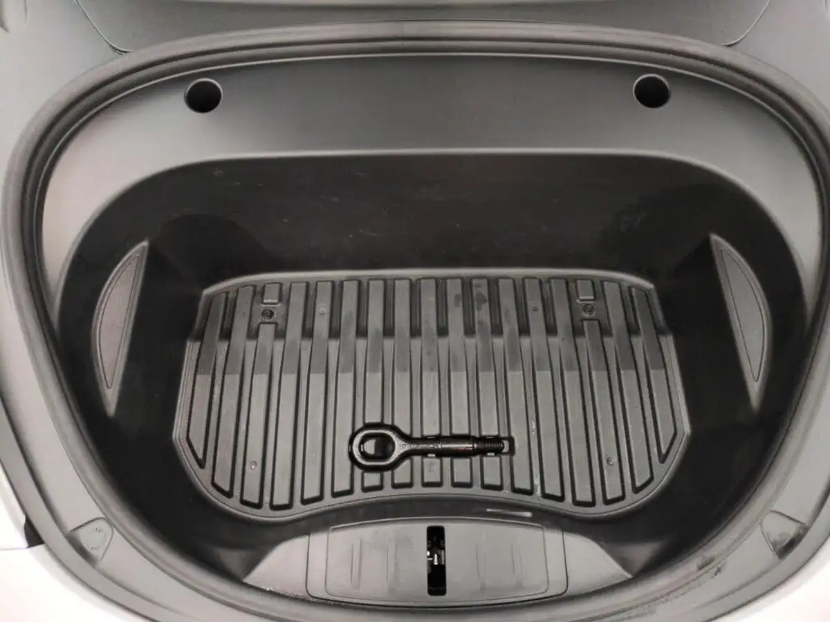 2023-tesla-model-3-e-performance-big-40