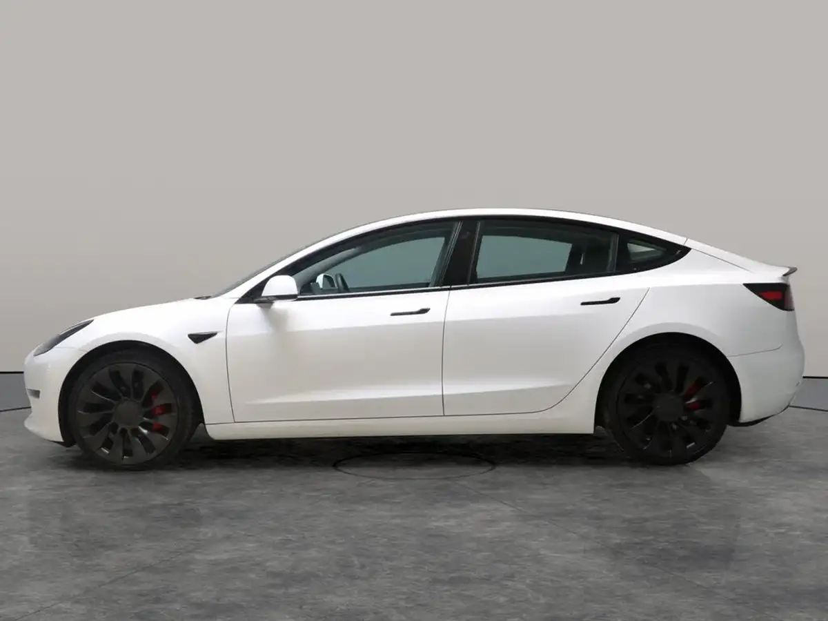 2023-tesla-model-3-e-performance-big-16