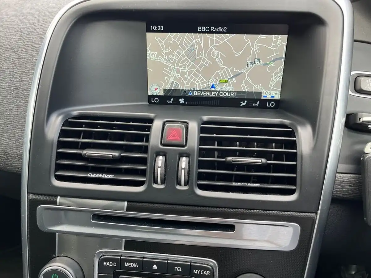 2016-volvo-xc60-20td-d4-r-design-nav-geartronic-big-21