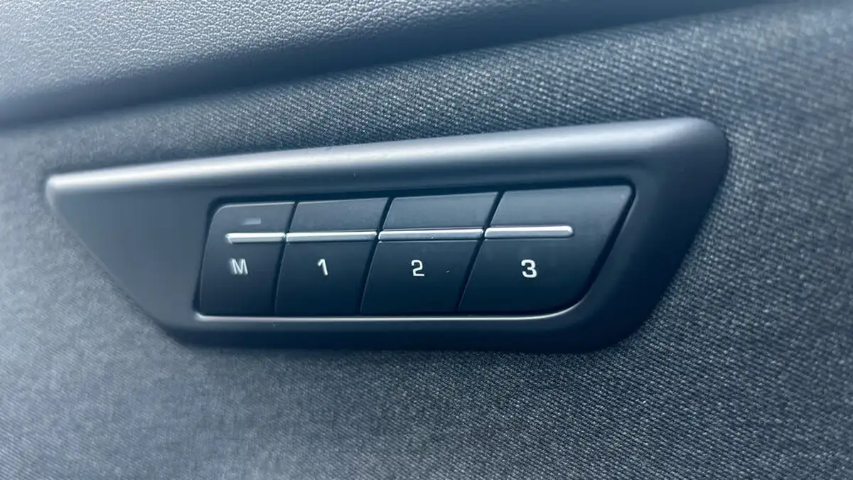 2022-jaguar-e-pace-15-p300e-r-dynamic-hse-big-27