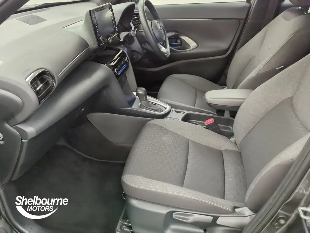 2023-toyota-yaris-cross-15-vvt-i-design-big-8