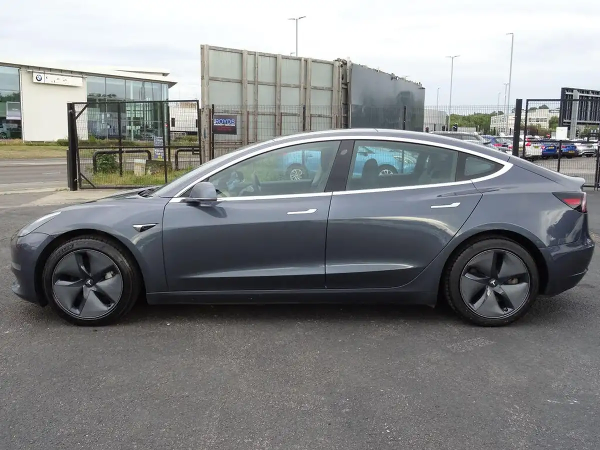 2020-tesla-model-3-e-long-range-big-4