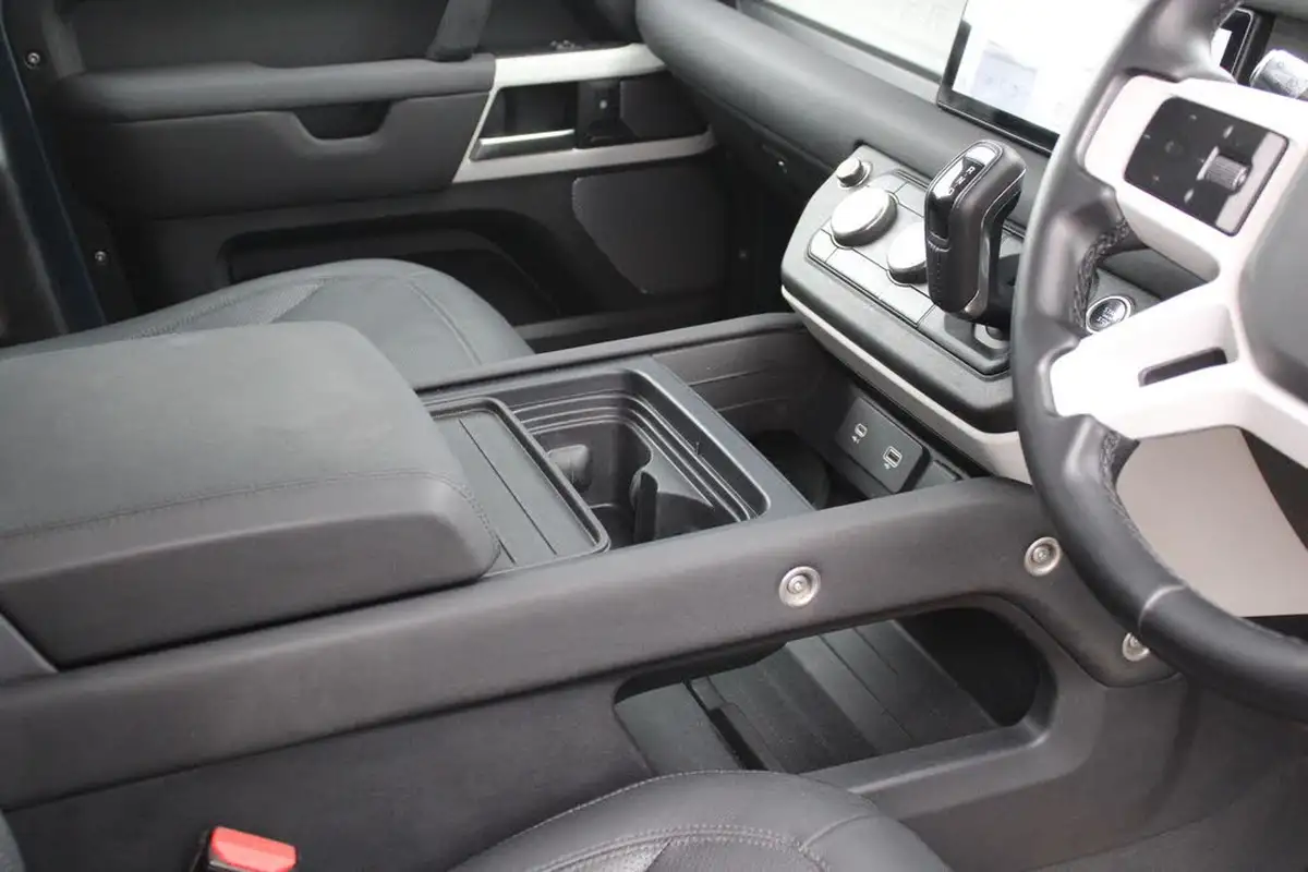 2021-land-rover-110-defender-30-d300-hard-top-se-110-big-23