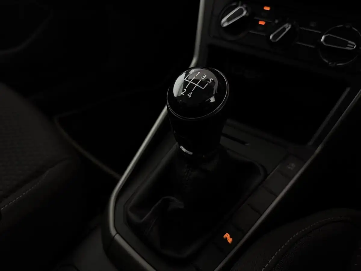 2019-volkswagen-polo-10-tsi-se-big-40