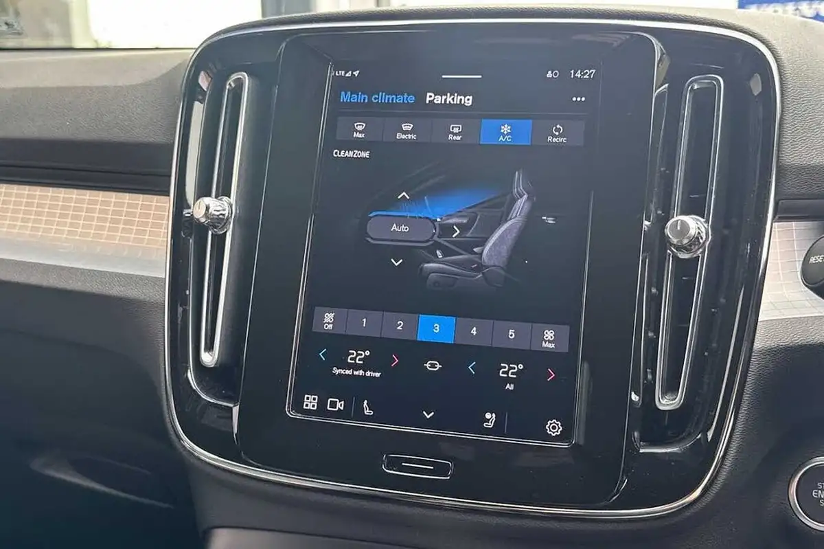 2022-volvo-xc40-20-b3-plus-big-21