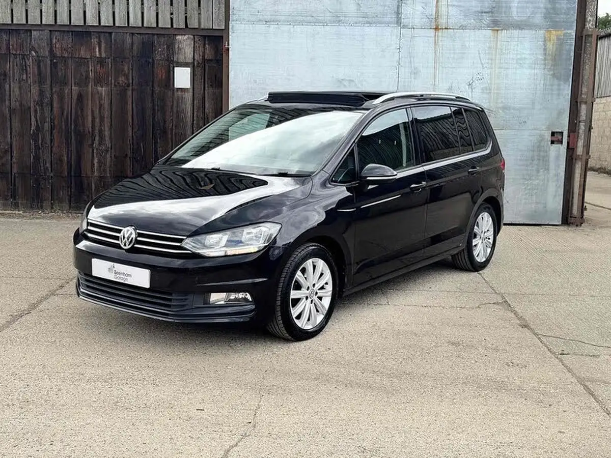 2016-volkswagen-touran-20tdi-se-family-big-1