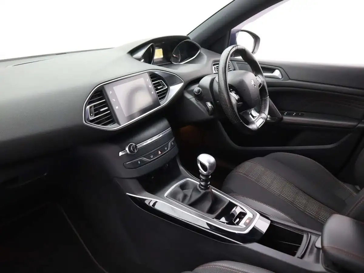 2019-peugeot-308-12-puretech-gt-line-big-12