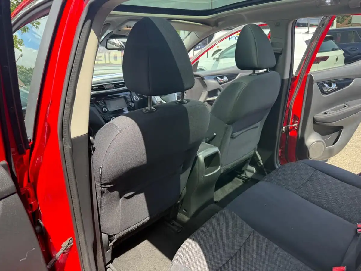 2014-nissan-qashqai-15dci-acenta-premium-big-26