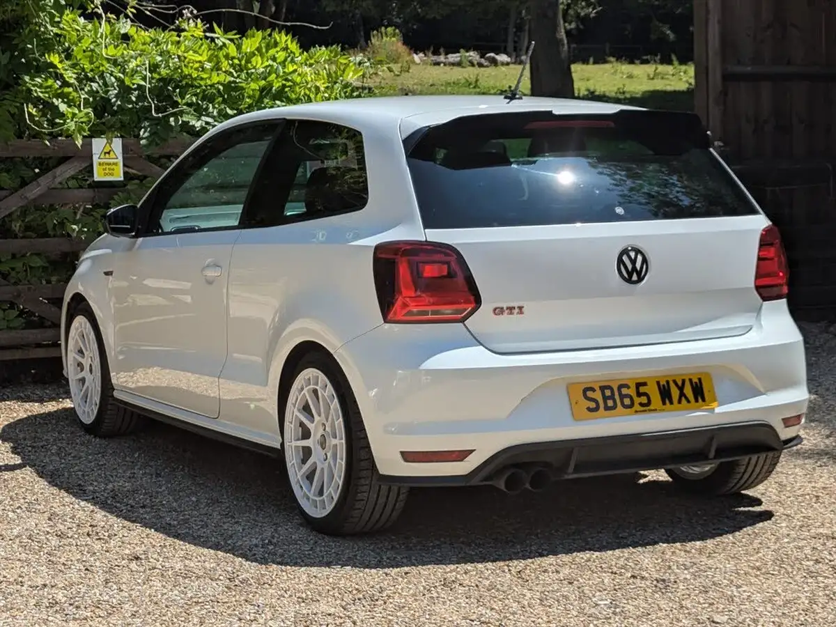 2015-volkswagen-polo-18-tsi-gti-3d-big-25