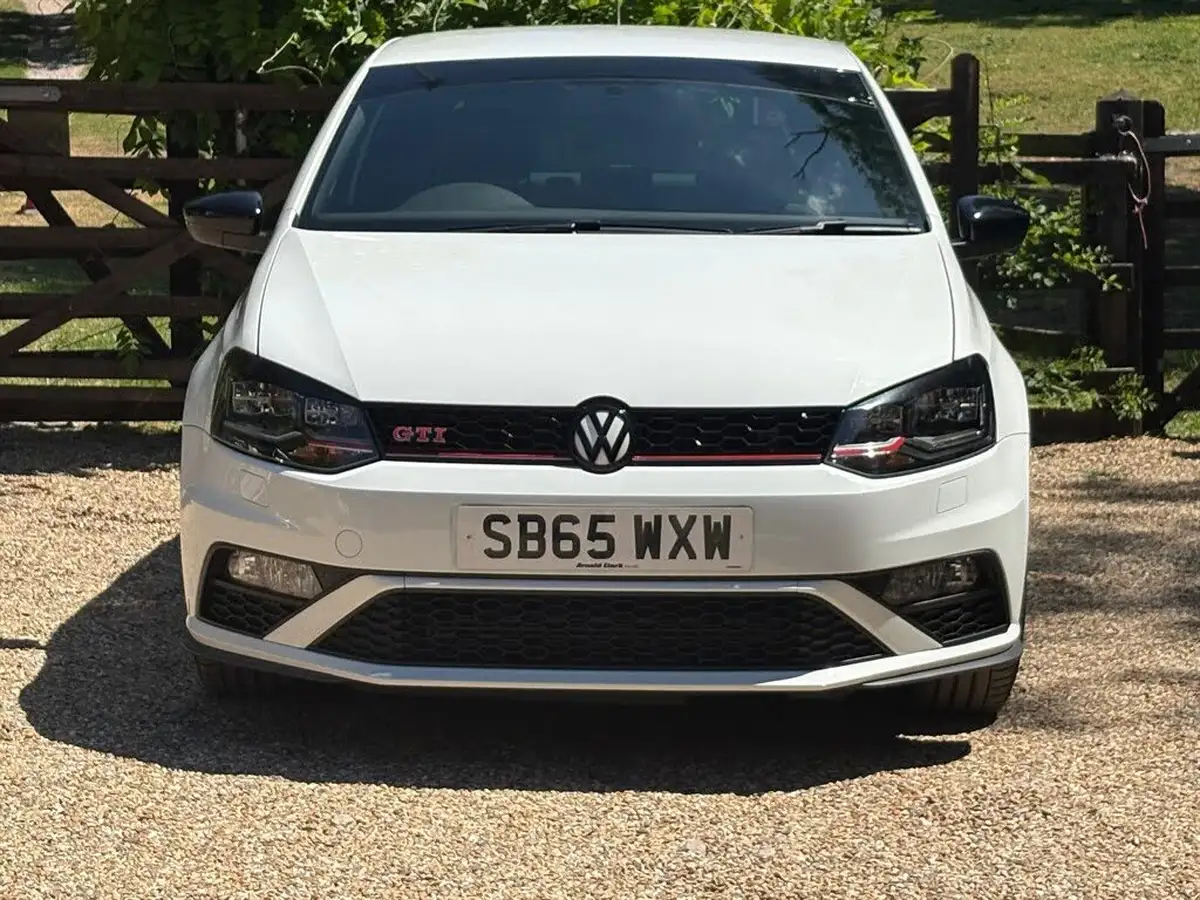 2015-volkswagen-polo-18-tsi-gti-3d-big-1
