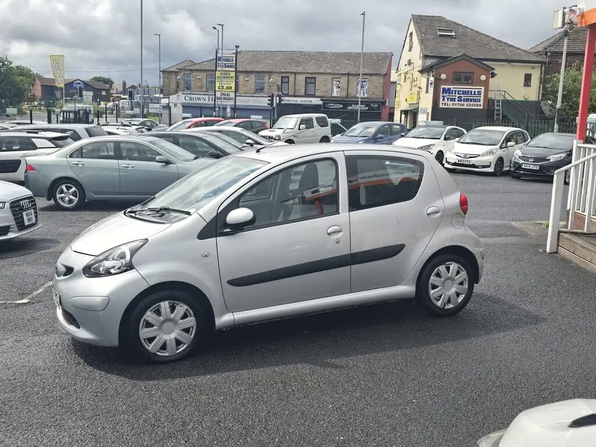2007-toyota-aygo-10-aygo-5d-big-6