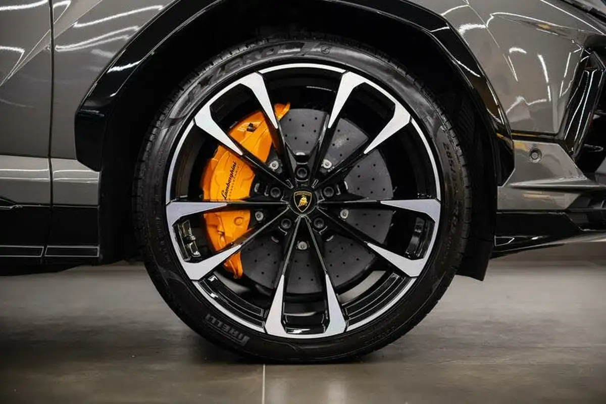 2023-lamborghini-urus-40-no-trim-big-8
