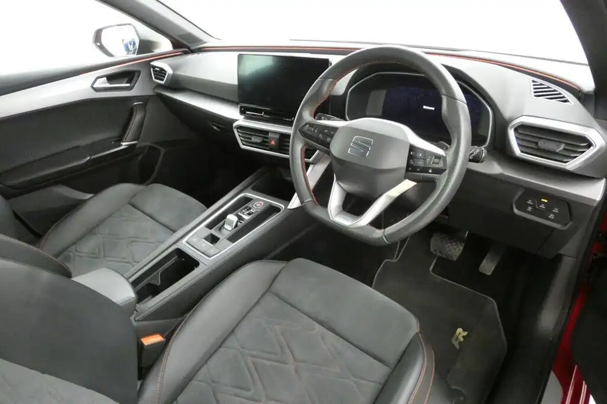 2022-seat-leon-big-9