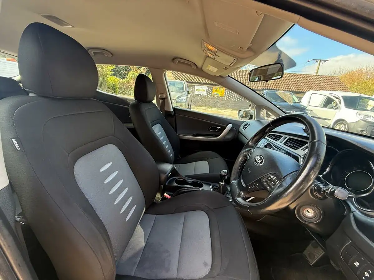 2013-kia-ceed-16crdi-2-hatchback-big-11