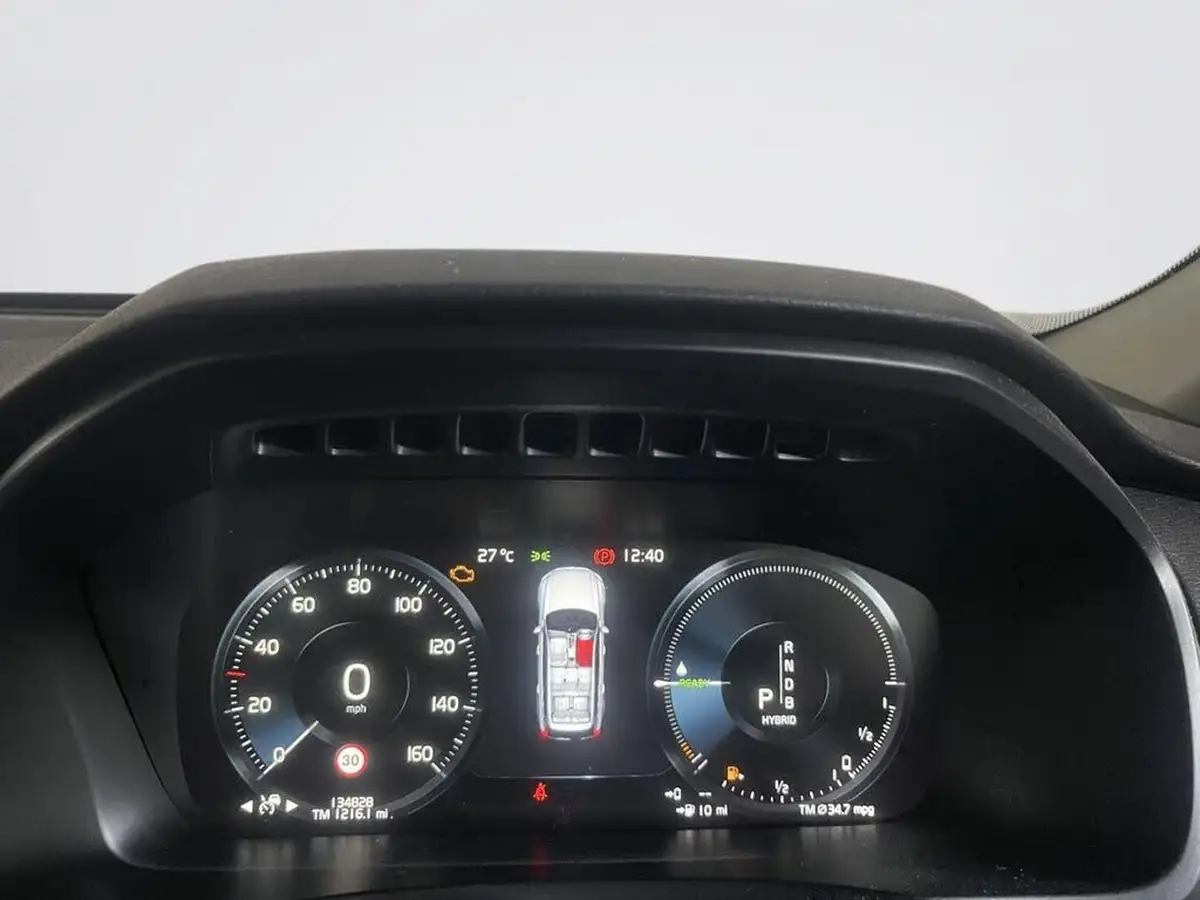 2016-volvo-xc90-20-t8-momentum-big-14
