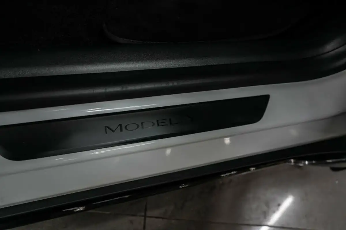 2022-tesla-model-y-e-long-range-big-20