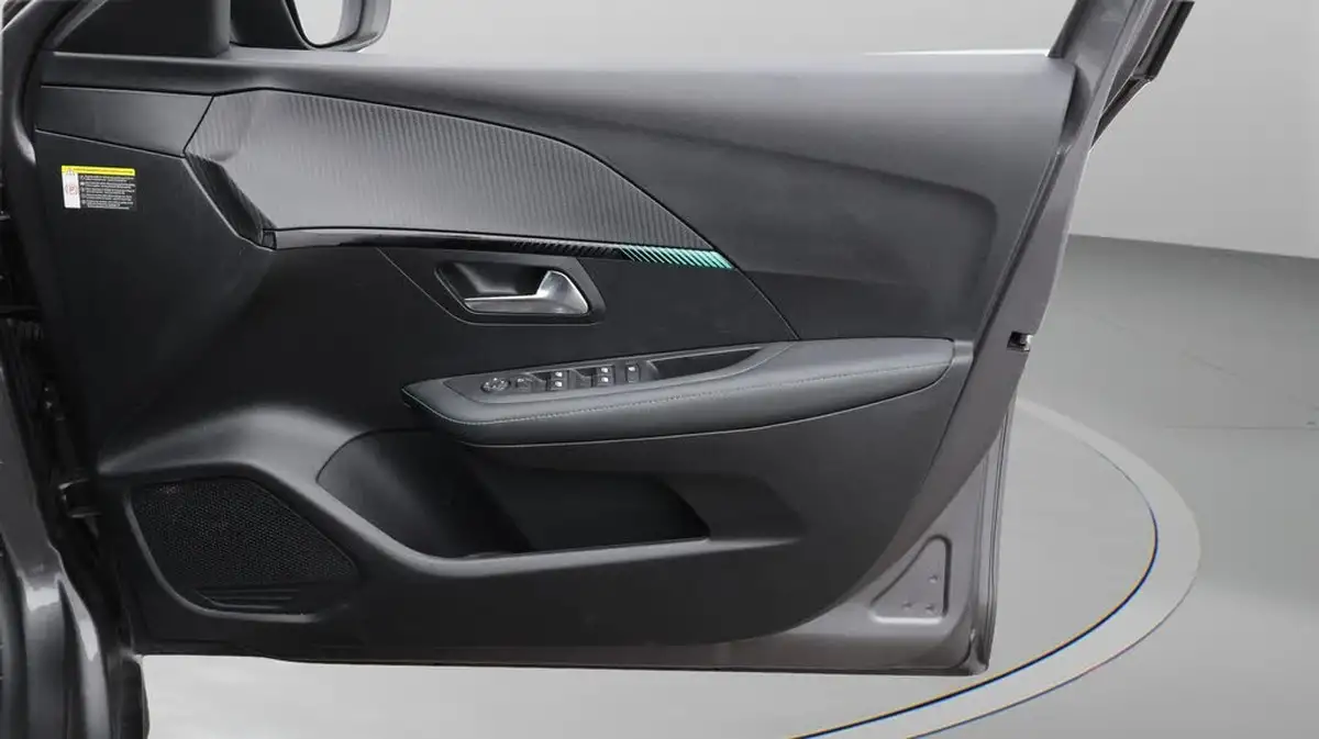 2023-peugeot-208-12-puretech-allure-premium-130ps-eat8-big-23