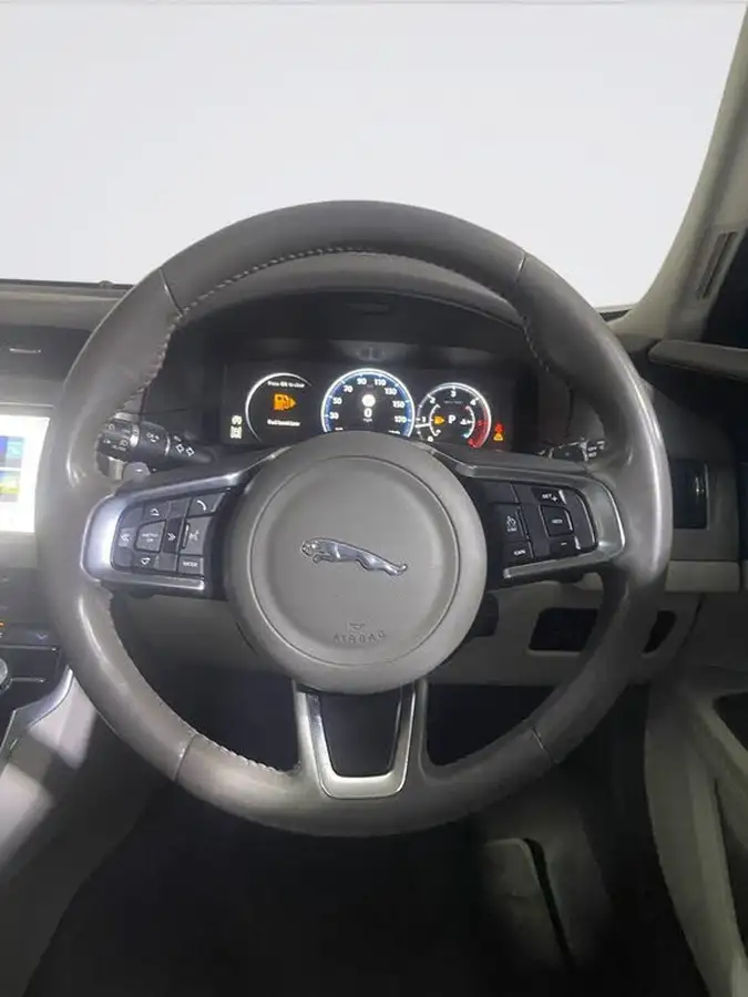2017-jaguar-xf-20td-portfolio-240ps-awd-sportbrake-5d-1999cc-auto-big-16
