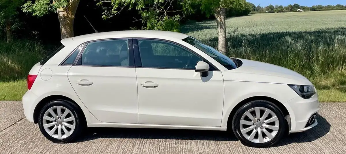 2013-audi-a1-12-sportback-5d-big-24