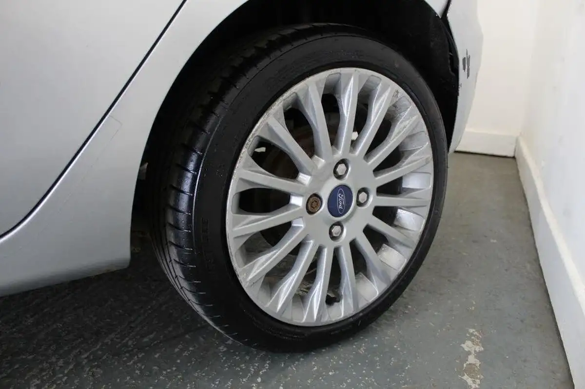 2011-ford-fiesta-16td-titanium-dpf-5d-big-53