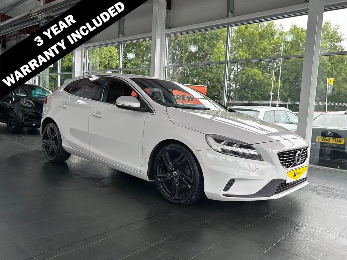 2017-volvo-v40-20-t3-r-design-pro-big-0