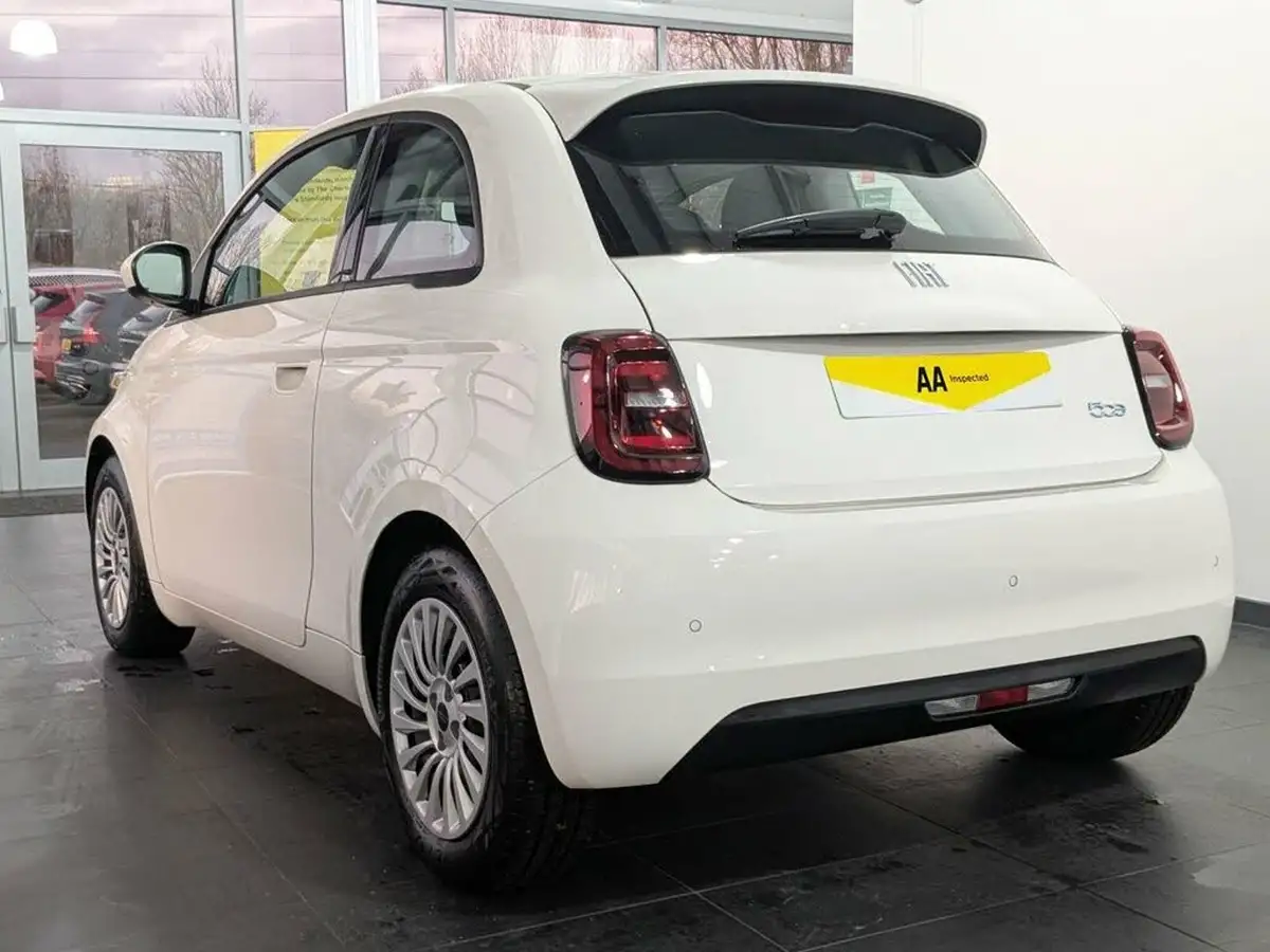2022-fiat-500-e-action-big-6