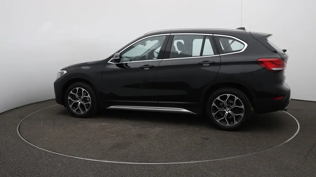 2021-bmw-x1-20-sdrive20i-xline-big-46