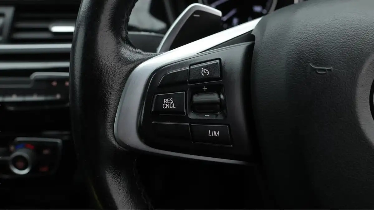 2021-bmw-x1-20-sdrive20i-xline-big-22