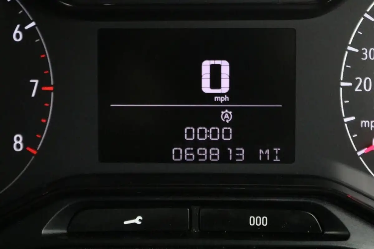 2020-vauxhall-combo-15cdti-sportive-2300-100pseu6d-t-l2h1-panel-big-35