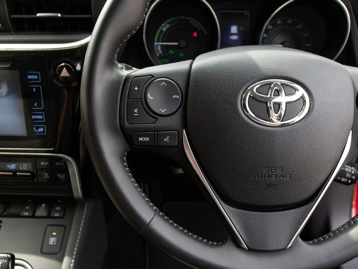 2016-toyota-auris-18-vvt-i-hsd-excel-tss-hatchback-big-18