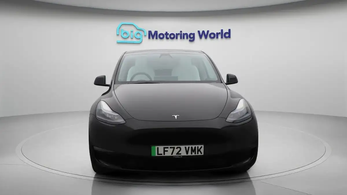 2022-tesla-model-y-e-long-range-big-2