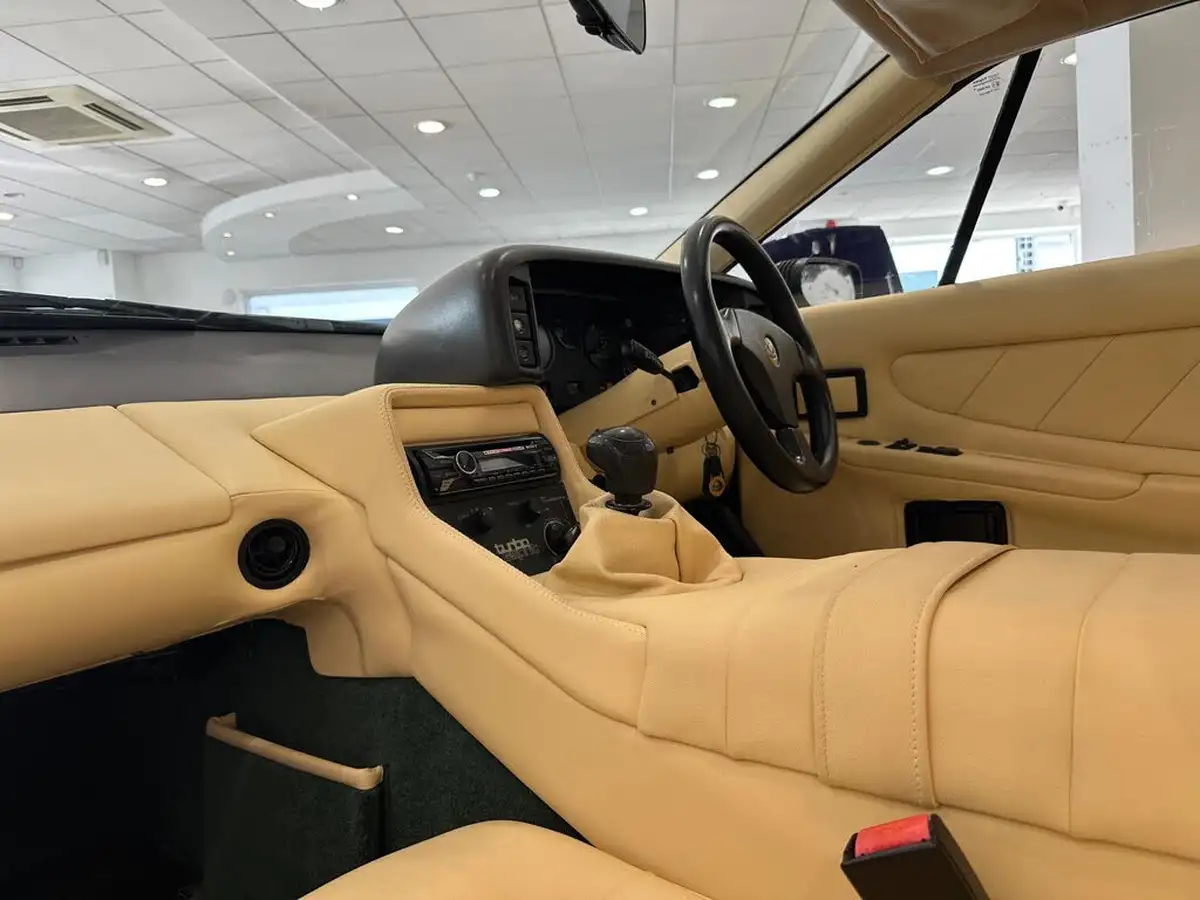 1990-lotus-esprit-22-turbo-big-18