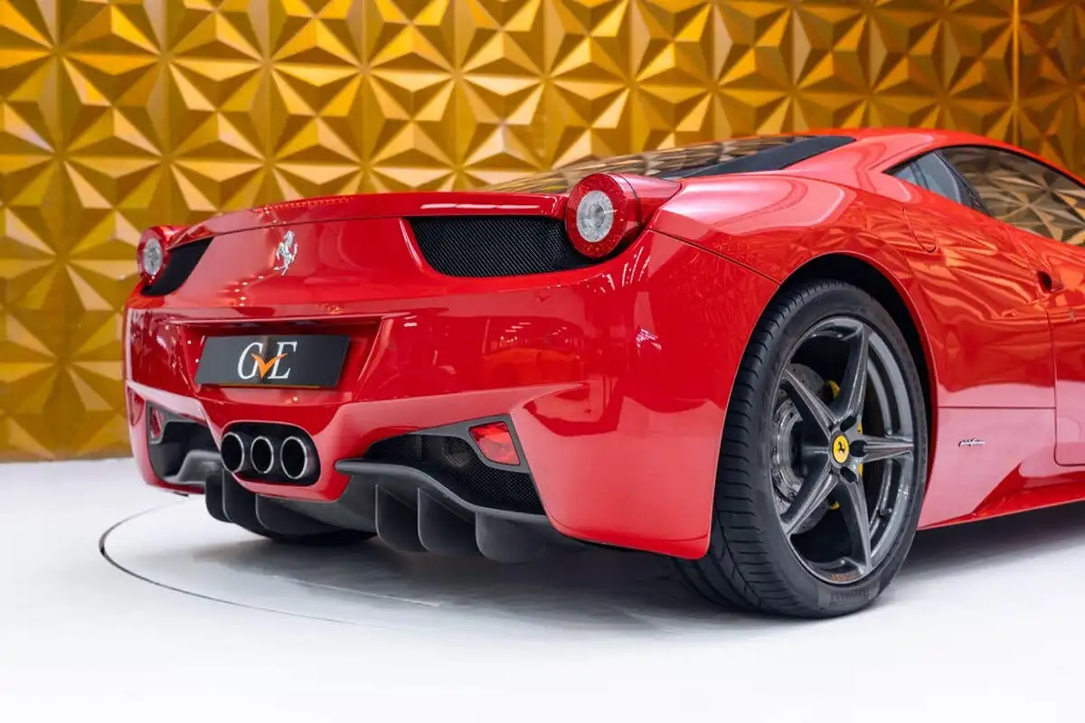 2012-ferrari-458-45-italia-big-30
