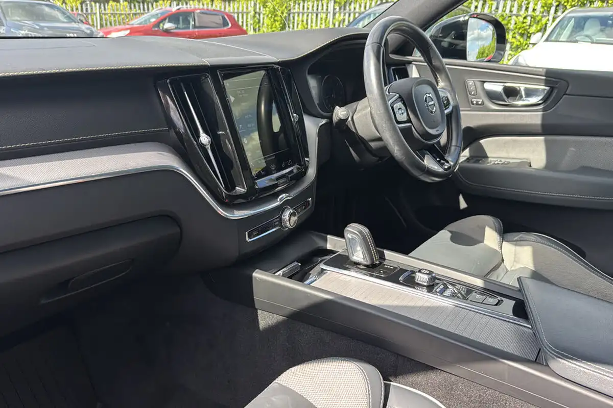 2020-volvo-xc60-20td-b4-r-design-pro-awd-big-10