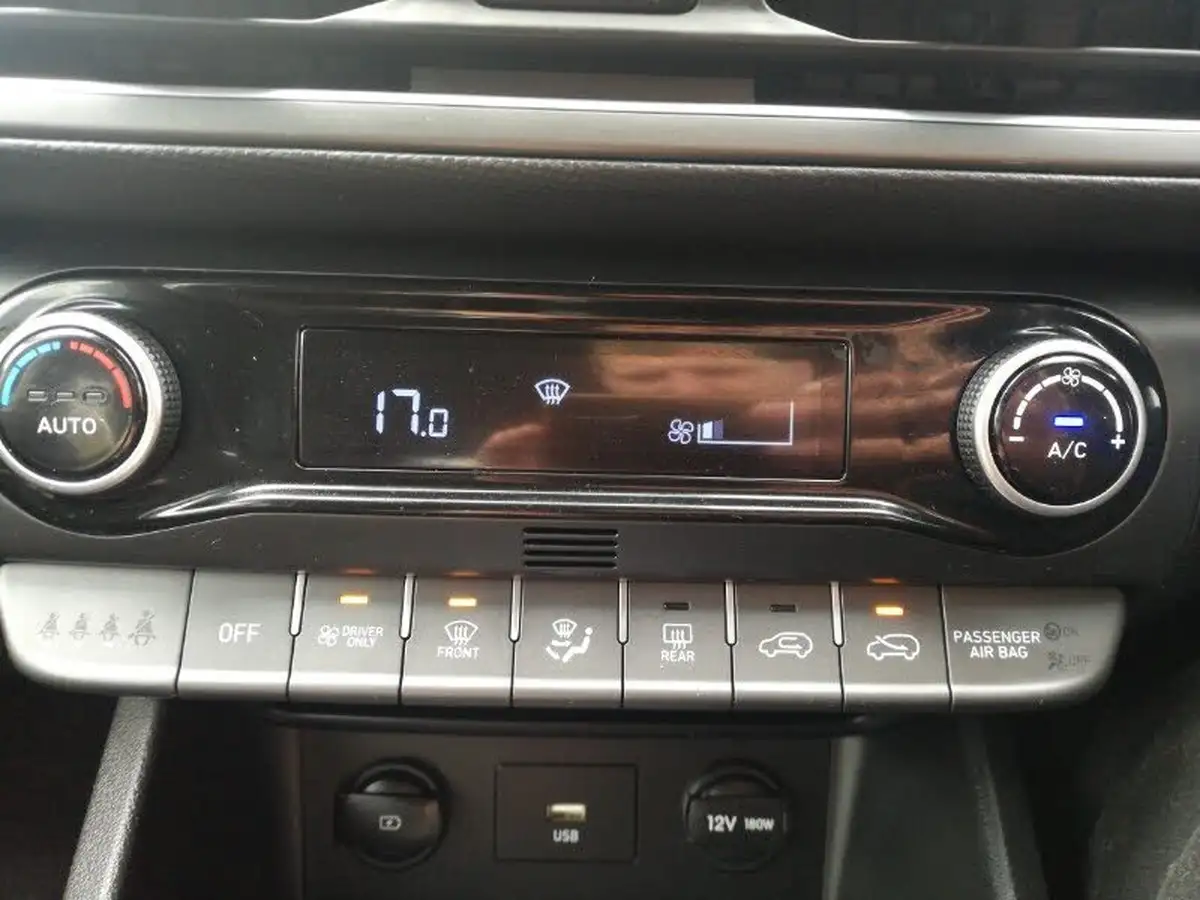 2022-hyundai-kona-16-gdi-se-connect-big-14