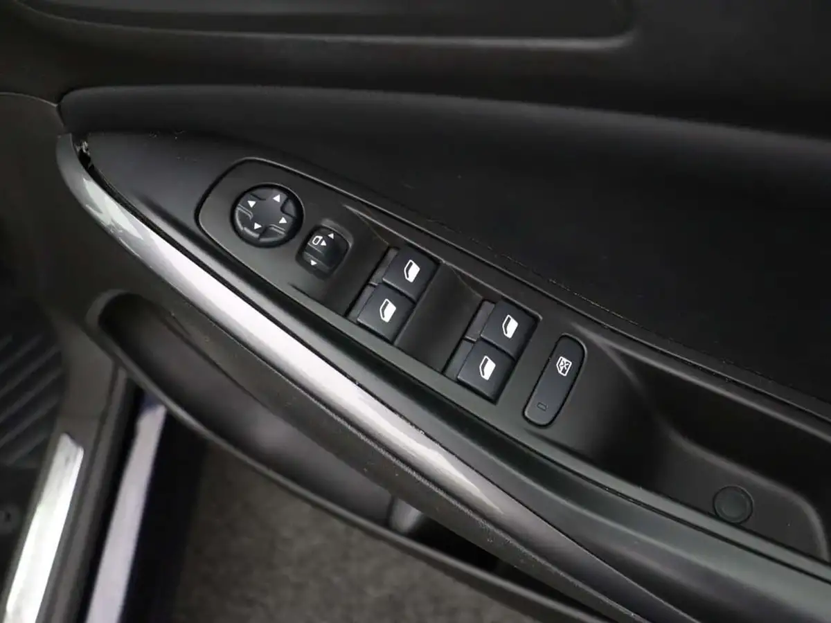 2019-vauxhall-grandland-x-12-tech-line-nav-auto-big-22
