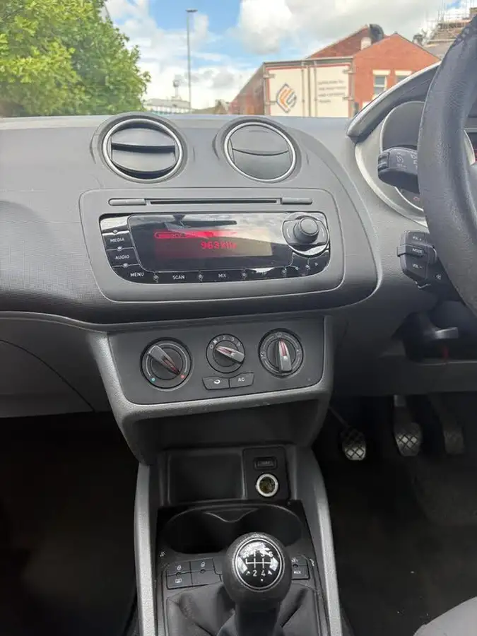 2011-seat-ibiza-12td-se-ecomotive-hatchback-5d-big-8