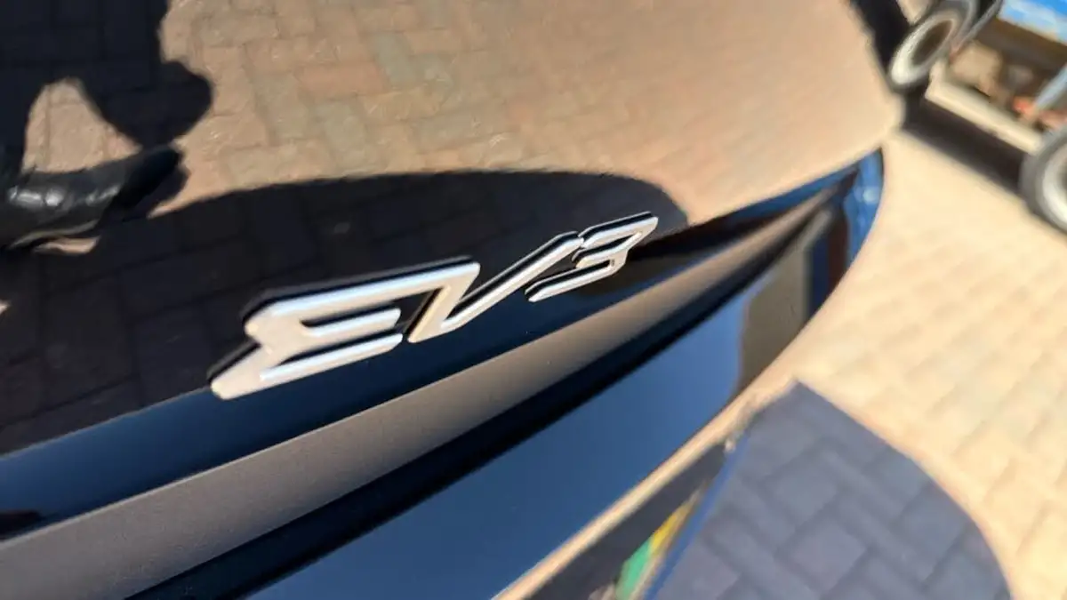 2025-kia-ev3-e-gt-line-s-big-32