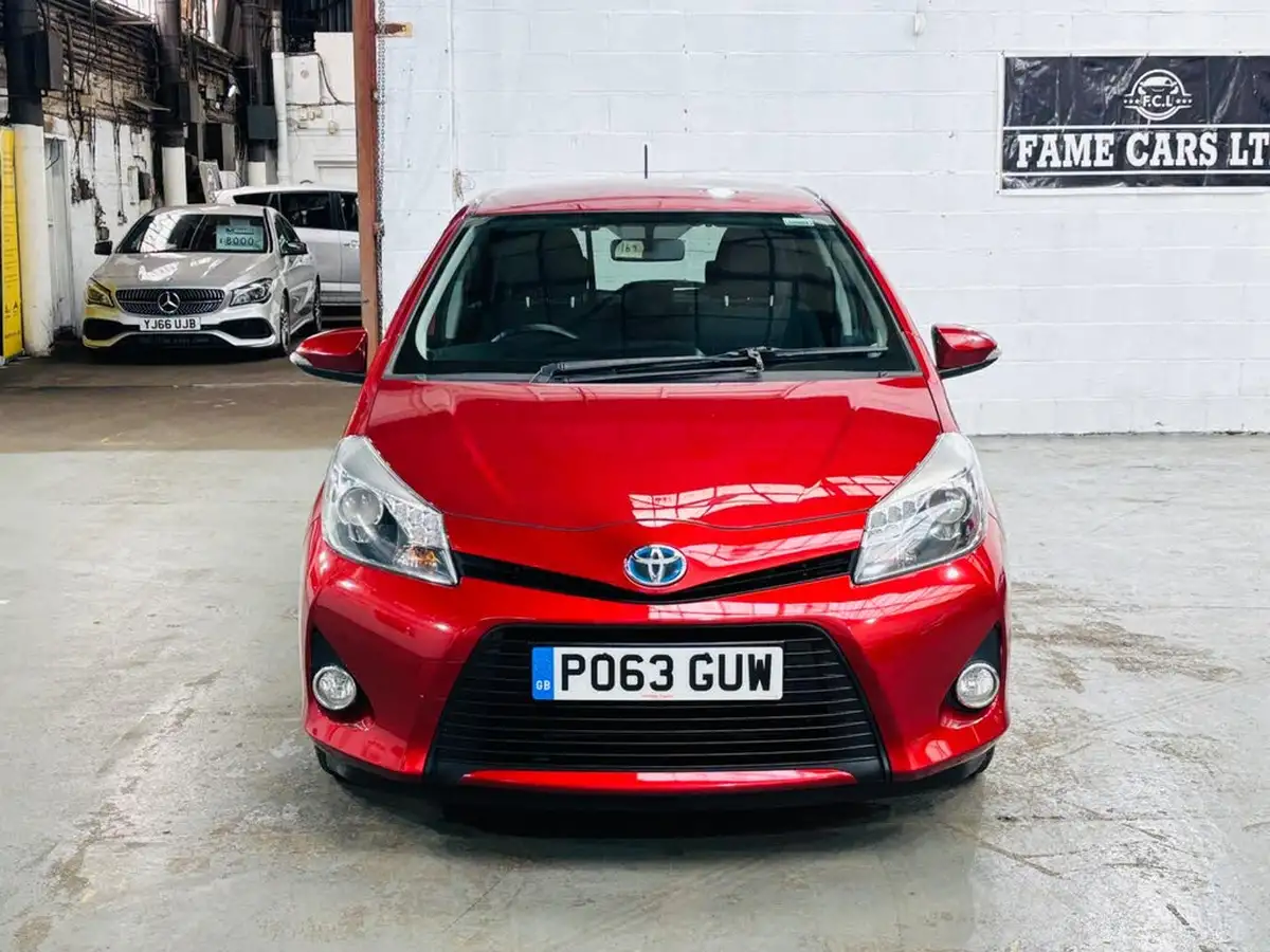 2013-toyota-yaris-15-vvt-i-t4-big-1
