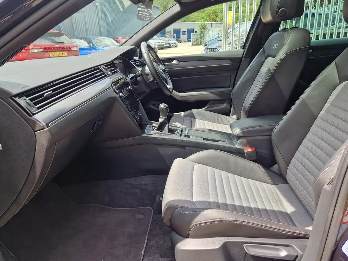 2018-volkswagen-passat-14-tsi-r-line-150ps-saloon-4d-big-21