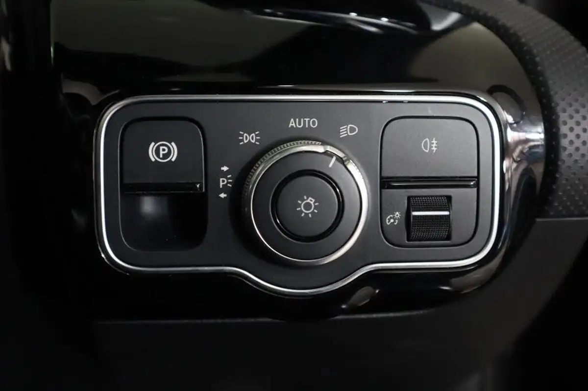 2022-mercedes-benz-a-class-13-a250e-amg-line-premium-plus-edition-saloon-4d-big-22