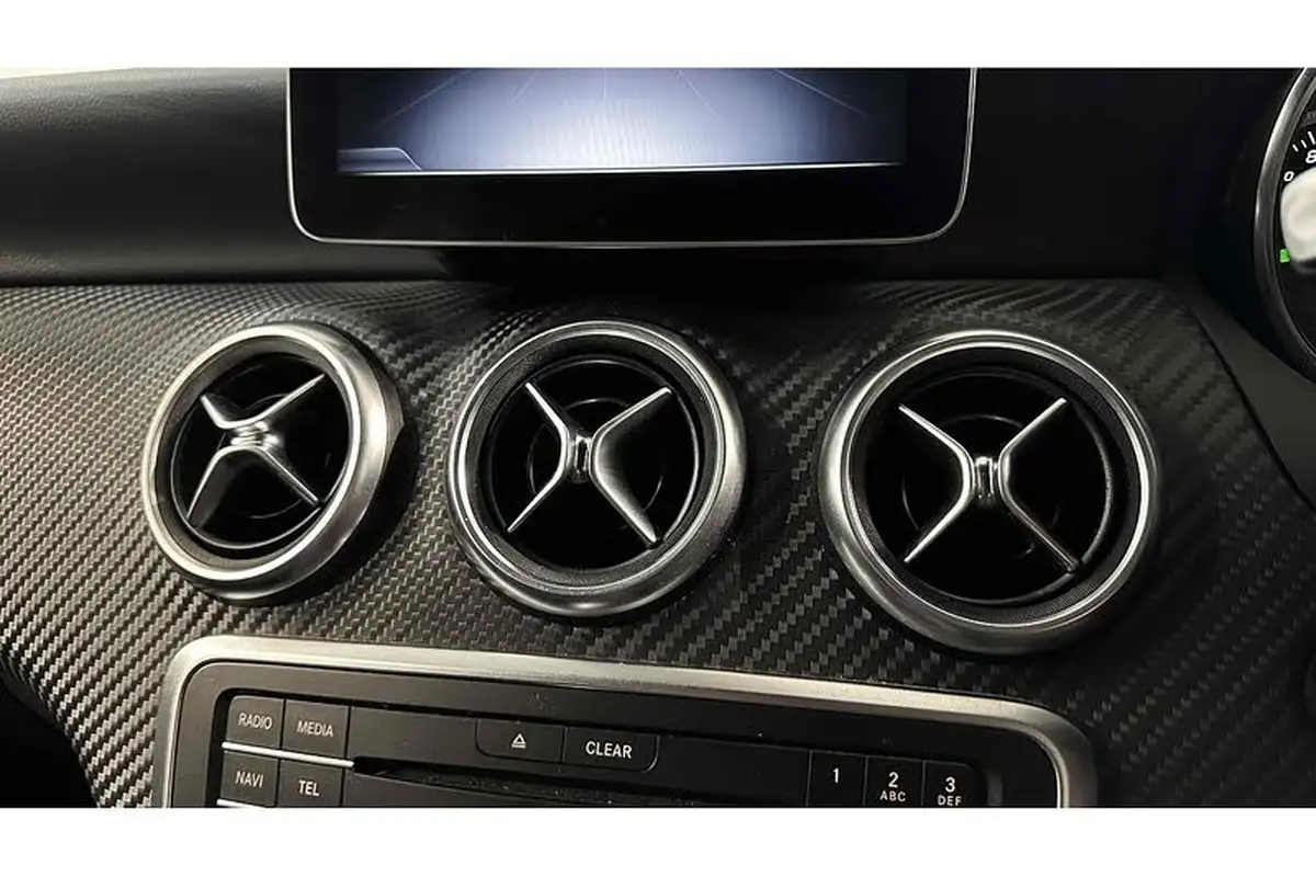 2018-mercedes-benz-a-class-16-a180-amg-line-premiumss-big-46
