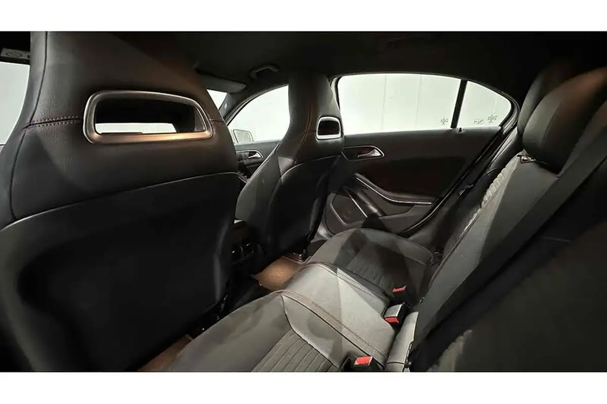 2018-mercedes-benz-a-class-16-a180-amg-line-premiumss-big-22