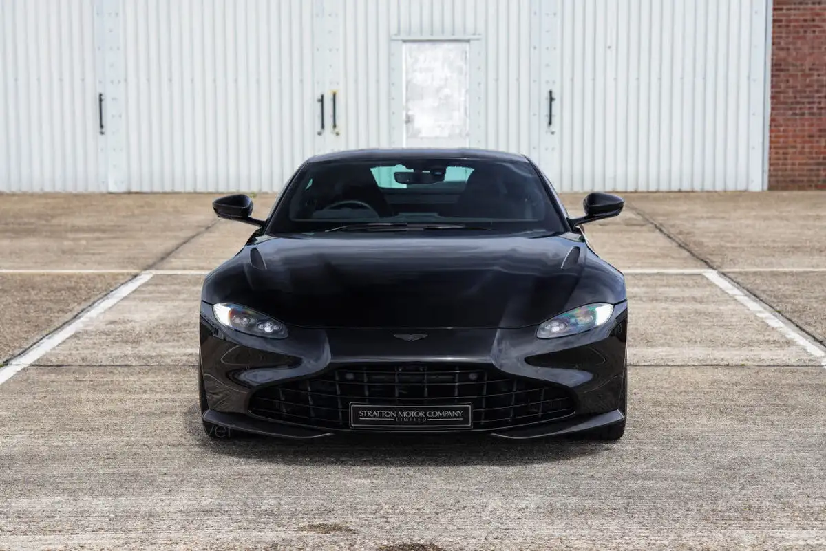 2021-aston-martin-vantage-40-v8-vantage-coupe-big-2
