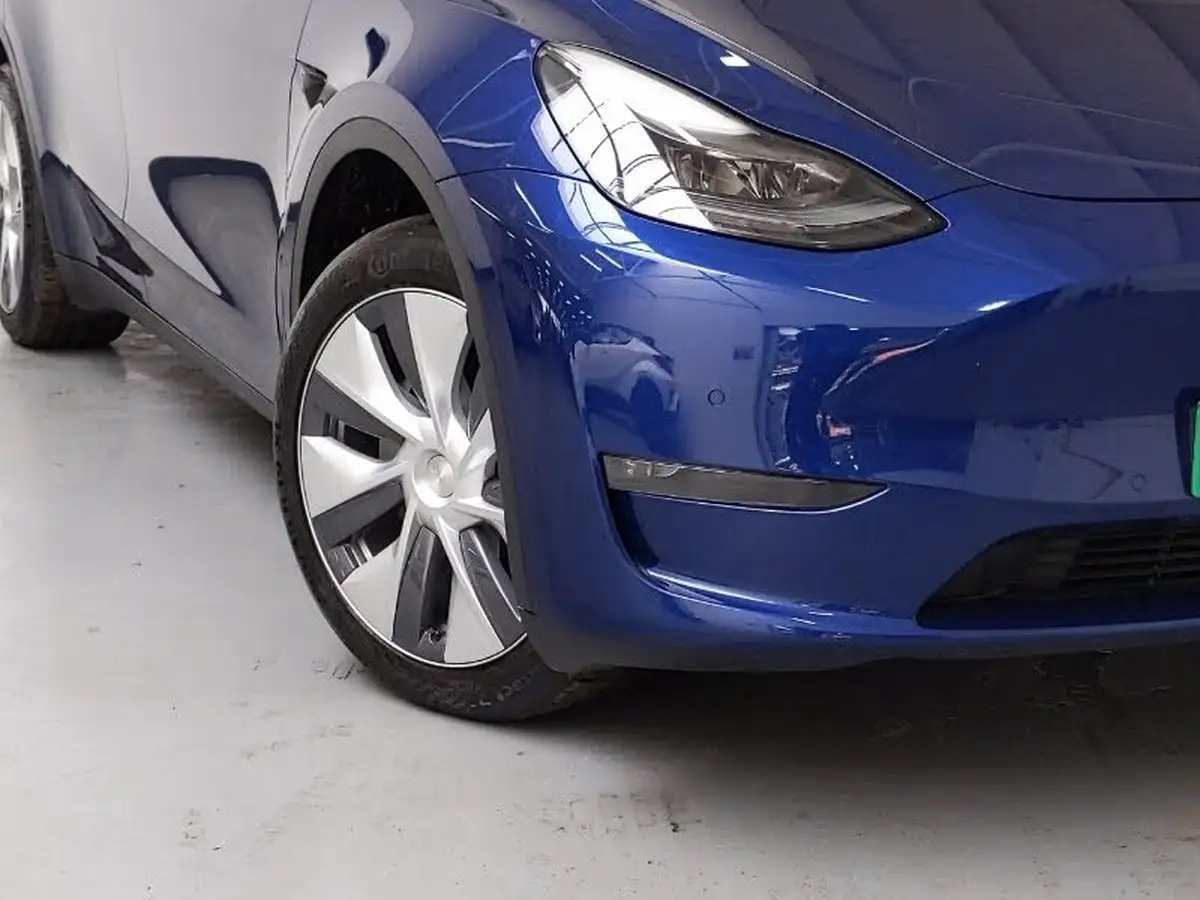 2022-tesla-model-y-e-long-range-big-8