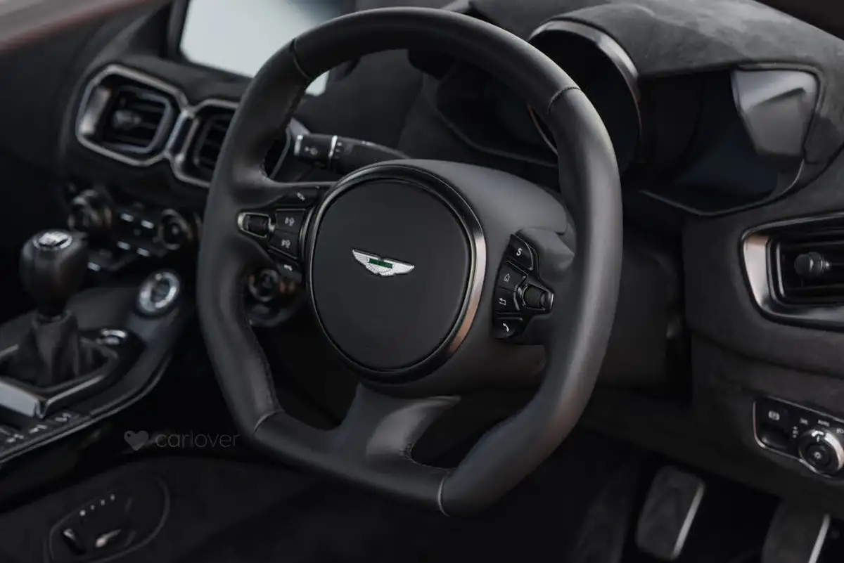 2021-aston-martin-vantage-40-v8-vantage-coupe-big-54