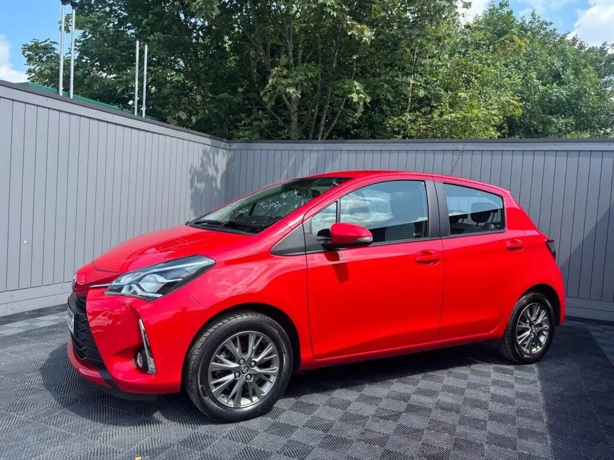 2017-toyota-yaris-15-vvt-i-icon-navi-big-2