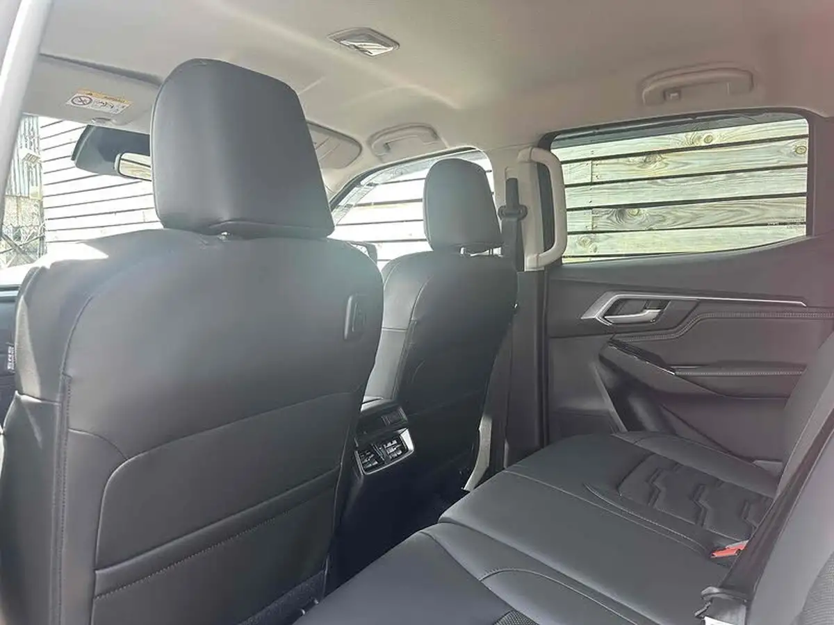 2023-isuzu-d-max-19td-dl40-big-22