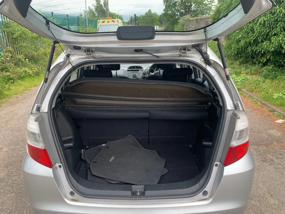 2009-honda-jazz-14-es-big-8